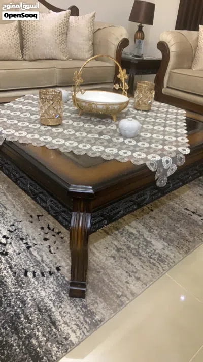 طاوله وسط ب حاله ممتازه 3