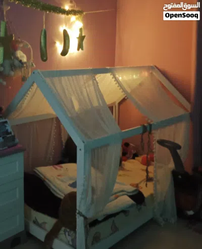 Kids Bed with Canopy and Matterss - White, Ready to Use -excellent condition 3