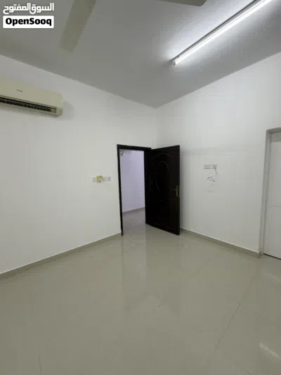 شقة في المعبيلة قريبة من الشارع السريع 2