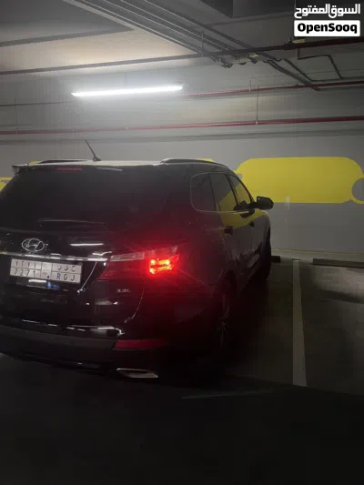 Hyundai Grand Santa Fe 4