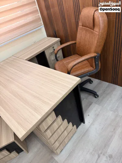 مكتب 140*70 مع جانبيه وطاولة وسط مع جانبيه 140*70 خشب لامنيت MDF مكفول 2