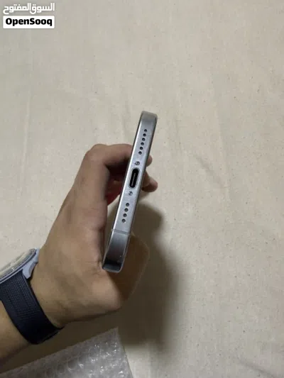 آيفون 16 برو ماكس 256 جيجابايت iPhone 16 pro max 256GB وارد أمريكي بحالة الوكالة بس شخطات شاشة 4