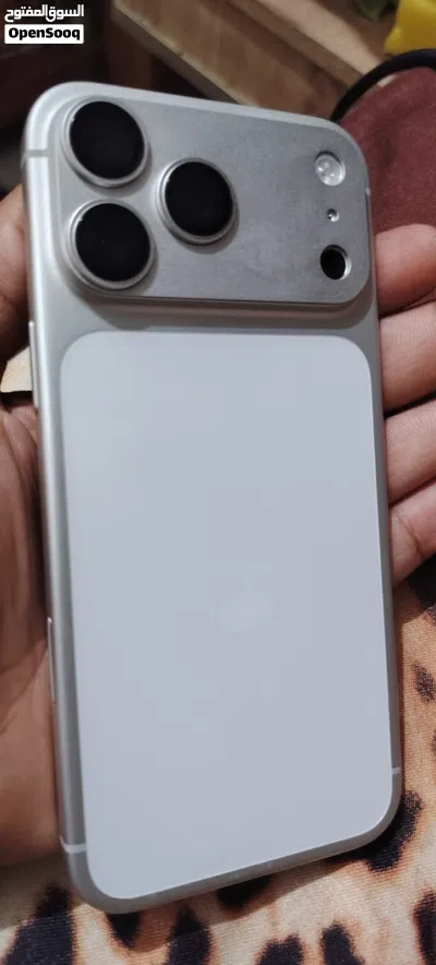 IPhone 17 pro max 4