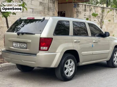 Jeep Grand Cherokee Laredo 2
