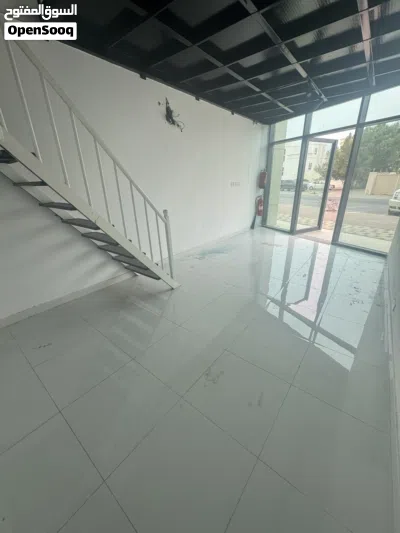 محل للإيجار العذيبة، موقع ممتاز 3