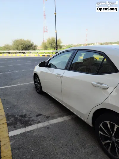 Toyota Corolla LE 4