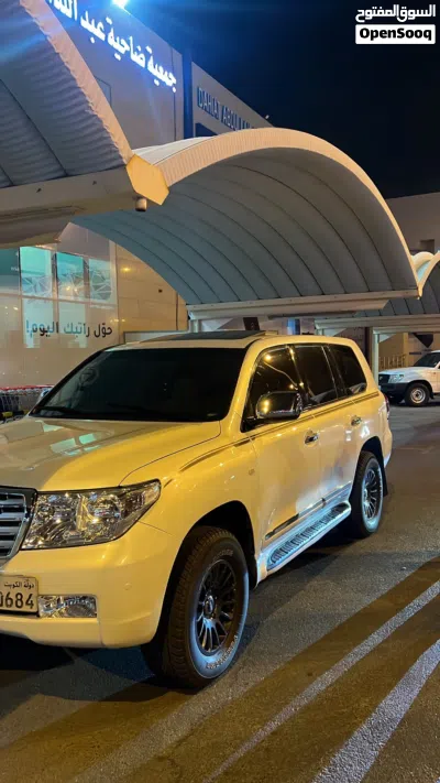 Toyota Land Cruiser GXR 2