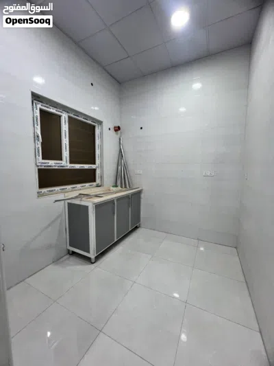 شقة للايجار في حي المهندسين طابق ثاني 2منام صاله ومطبخ وصحيات 3