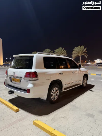 Toyota Land Cruiser GXR 2