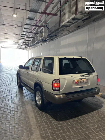 Nissan Pathfinder Standard 4