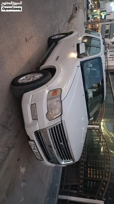 Ford Explorer Eddie Bauer 3