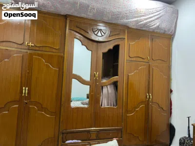 قرفه البيع نجاره عرقيه ميز تواليت كنتور متوزع على 3اقسام الاول خانتين كبار الثاني هم نفس الشي 3