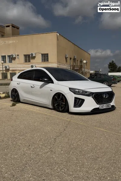 هيونداي ايونيك Standard 4