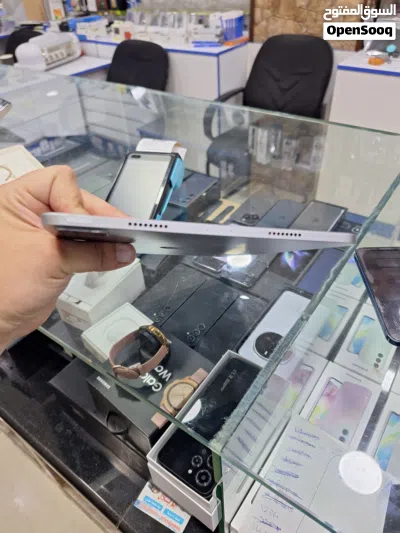 I pad pro 11 inch 4th generation M2 بسعر مميز 3