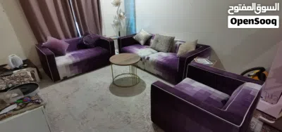 انترية جلوس جيد جدا كالجديد مكون من كنبة 3 وكنبة2 وكرسي 3