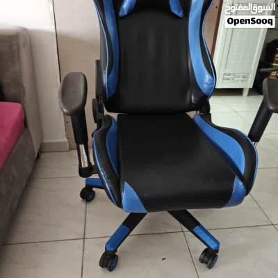 Gaming chair in excellent condition 3
