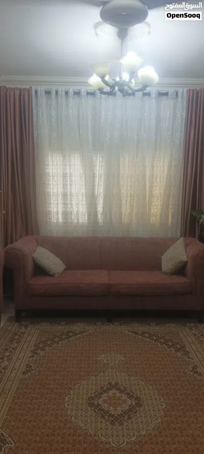 كنب مستعمل نظيف مع البرادي 3
