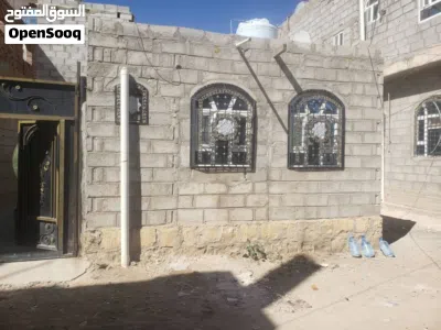 للبيع عرطه بيت شعبي لبنتين الا ربع حر على شارعين شارع 3 وشارع 6 فيه غرفتين وحمامين ومطبخ وصاله وحوش 3