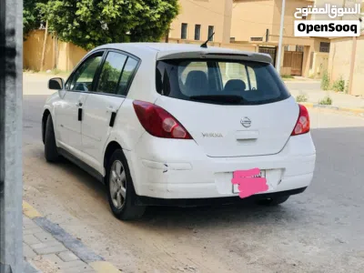 Nissan Tiida 4