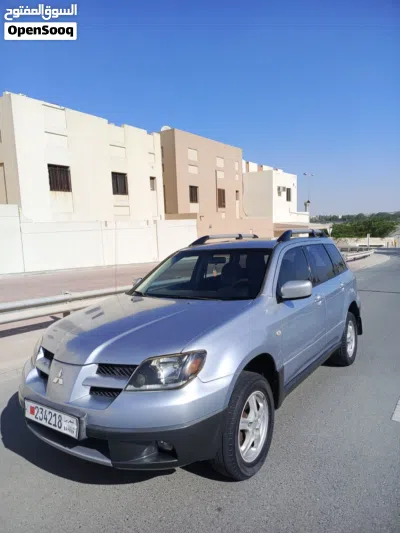Mitsubishi Outlander GLS 2