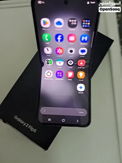z flip 5 شبهه وكاله استخدام شخصي جهاز جبار يوجد على طرف الشاشه موضح وغير مؤثر عالفحص 2