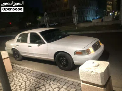 Ford Crown Victoria Base 3