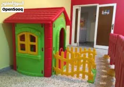 بيت اطفال مع سياج. 3