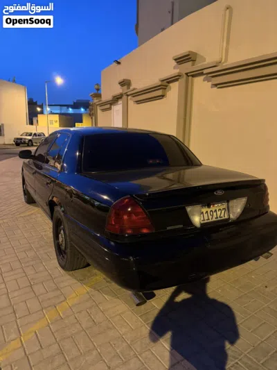 Ford Crown Victoria Standard 4