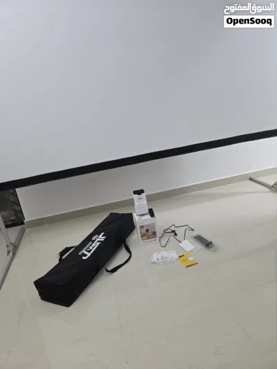 120 inch screen with projector شاشة عرض سينمائية 120 بوصة مع بروجكتور 2