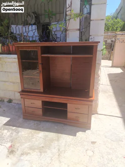 طاولة شاشه للبيع خشب زان الموقع اربد قرب حلويات فوز السلطي شارع الرشيد للاستفسار اتصال عالرقم 07816 2
