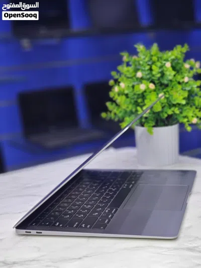 Macbook Air Model A1932 year 2018 Intel dual-Core i5 16Gb Ram,1.5Tb ssd Intel uhd graphics 617 Macos 2