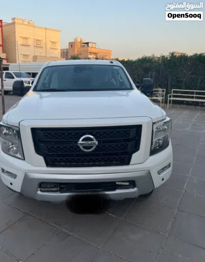 نيسان تايتن XD SV Midnight Edition 2