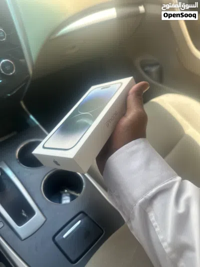 Brand New Apple iPhone 14 in Silver with 256GB Storage Contact 3