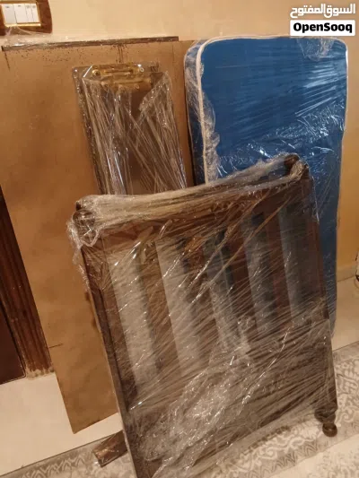 سرير اطفال بحاله جيده جدا خشب صلد 4