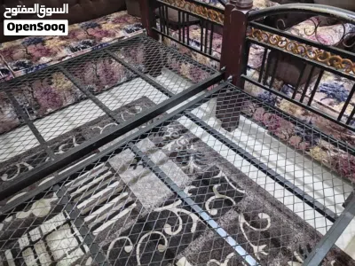 للبيع سريرين بحالة جيدة احد السراير به فك بسيط يحتاج لحام فقط 2