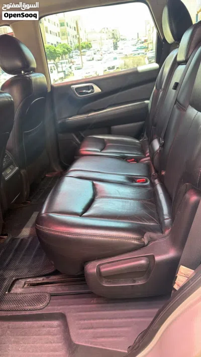 Nissan Pathfinder SV 4