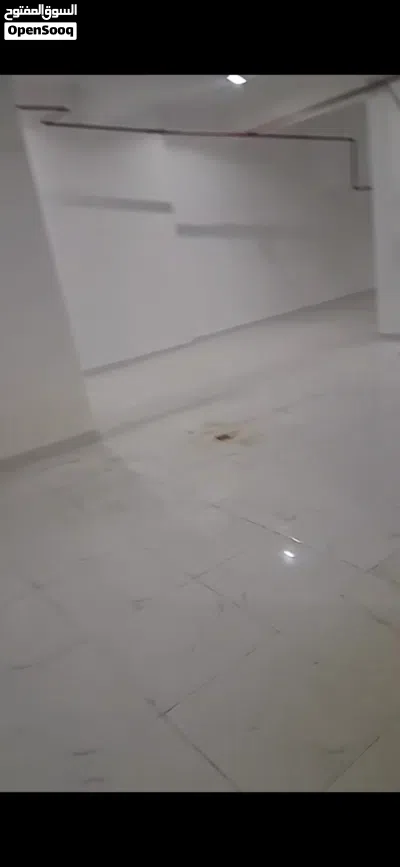 محل للايجار بحولي متشطب وجاهز مساحه 40 م ويوجد محلات بالسالميه 2