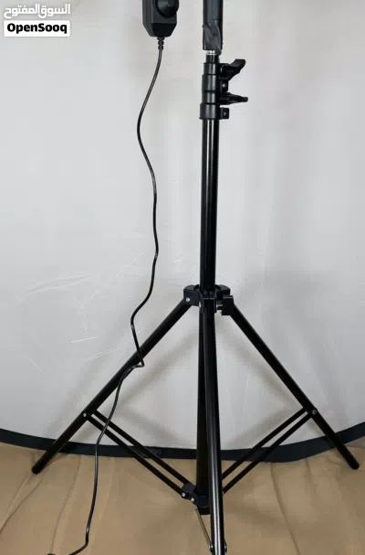 للبيع إضاءة LED عالية الجودة بخالة كالحديد Fir sale LED light like new 3