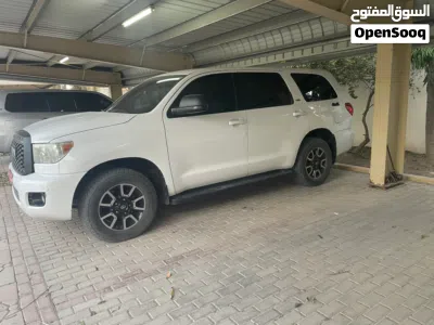 Toyota Sequoia SR 5 2