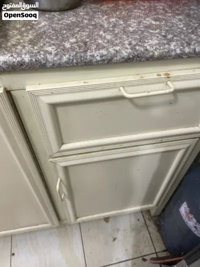 three pieces of cupboard top and three pieces without sink 4