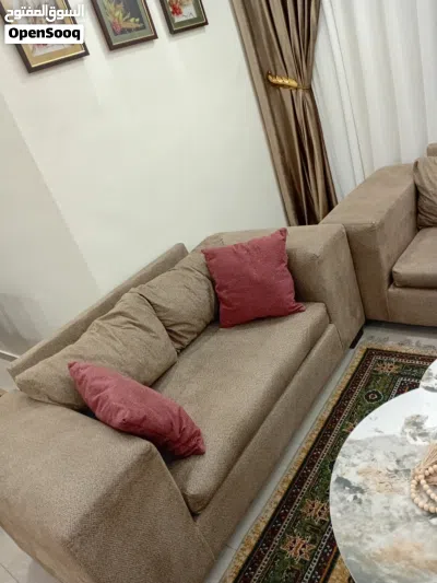 كنب بحاله جيده جدا لا يوجد كسر وشبه الجديد مامستخدم كثير خشب لاتيه وقماش امريكي 3