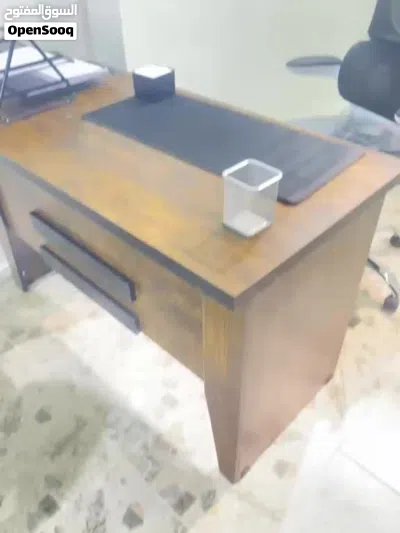 طاولة مكتب خشبي مودرن أنيق بحواف سوداء + كرسي مكتب عالي الراحةmodern office desk+comfortable chair 3