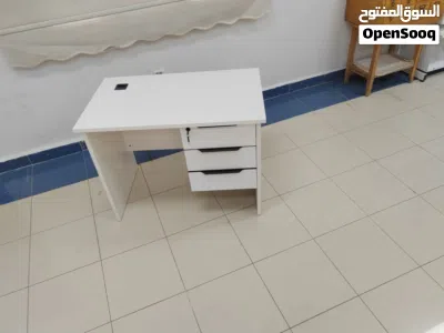 اثاث مكتبي جديد شامل تنفيذ مشاريع متوفر مكاتب دراسيه مكاتب موظفين ومدراء خشب وزجاج كراسي موديلات 4