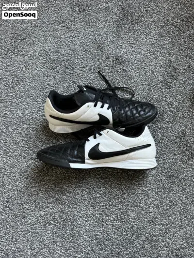 جوتي كوره نايك اوريجينال اصلي جلد طبيعي نظيف جدا مقاس 42:5 قابل للتفاوض football shoes original 3