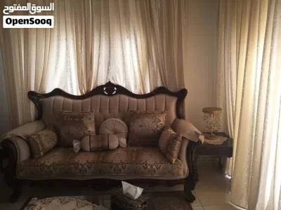 طقم كنب حفر 7 مقاعد بحالة الجديد قماش نظيف بالاضافه الي طاوله سفره 6 مقاعد 2