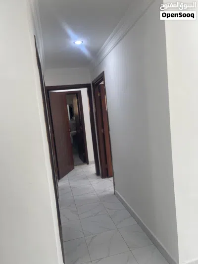 للإيجار شقة في حولي عائلات 4