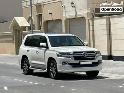 Toyota Land Cruiser Grand Touring 2