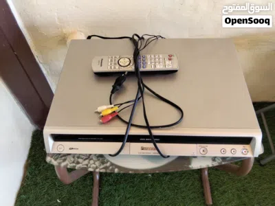 للبيع شاشتين تلفاز مع جهاز دي في دي نظيفة 4
