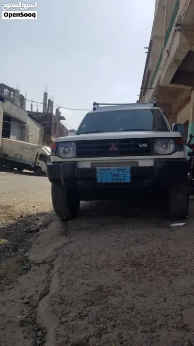 Mitsubishi Pajero Standard 4