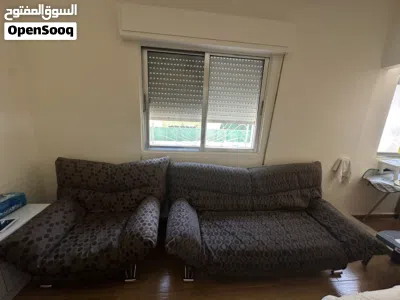 طقم كنب ثلاثي و مفرد بحالة ممتازة 2